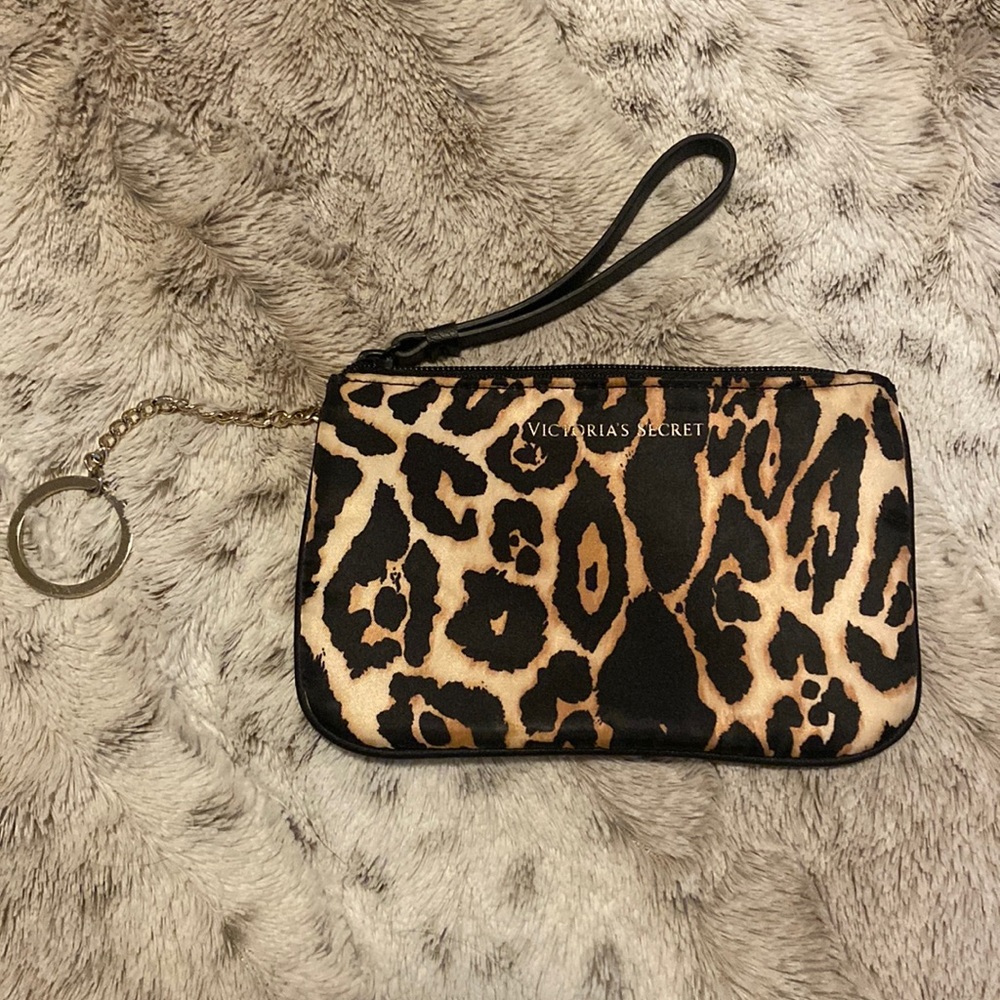 VS | Leopard Print Wristlet